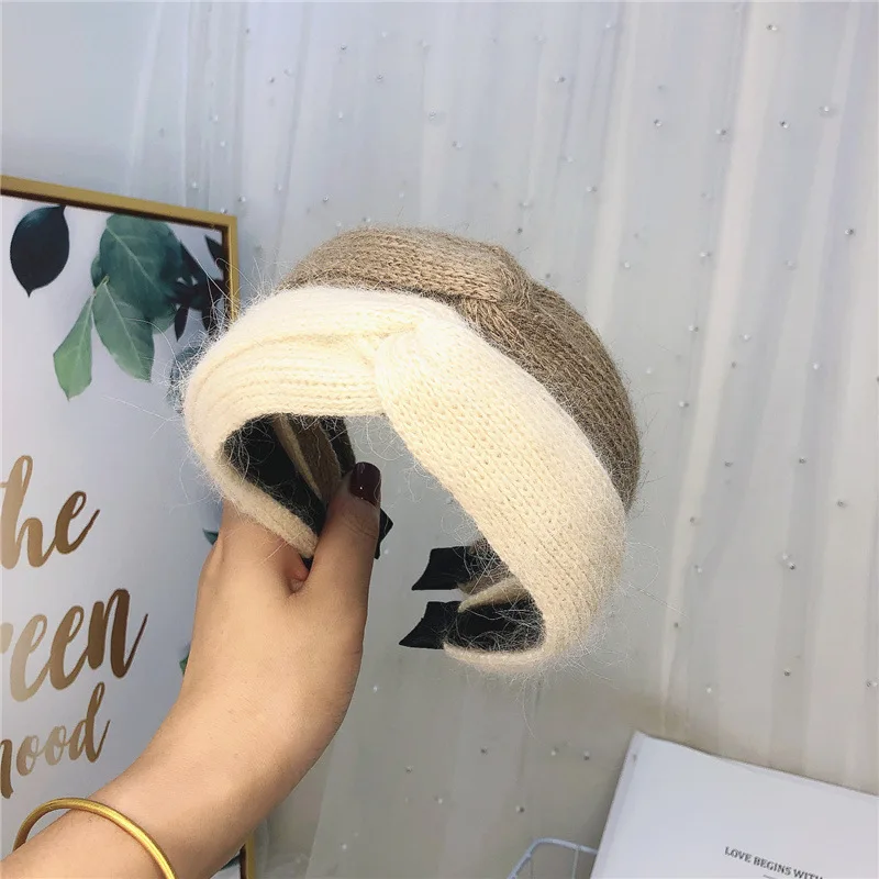 New Solid Color Cross Headbands Twisted Knotted Hair Band For Lady Girl Turban Wide Simple Hair Hoop Headwear Hair Accessories
New Solid Color Cross Headbands Twisted Knotted Hair Band For Lady Girl Turban Wide Simple Hair Hoop Headwear Hair Accessories