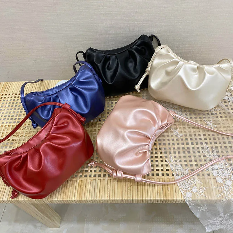 Women's Cloud Bag 2020 New Fashion Mini Hand Messenger Bags Shell Type Folds Dumpling Small Square Bag Wallet Female Simplicity
Women's Cloud Bag 2020 New Fashion Mini Hand Messenger Bags Shell Type Folds Dumpling Small Square Bag Wallet Female Simplicity