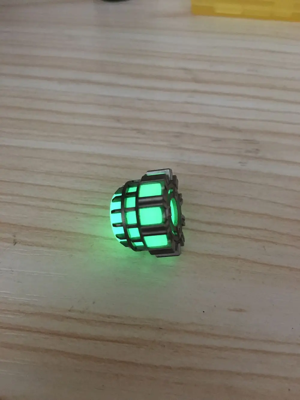 1PC Self Luminous Iron Man Core Energy Source Furnace Titanium Alloy Paracord Beads Lanyard Pendants Umbrella Rope Knife Beads
1PC Self Luminous Iron Man Core Energy Source Furnace Titanium Alloy Paracord Beads Lanyard Pendants Umbrella Rope Knife Beads