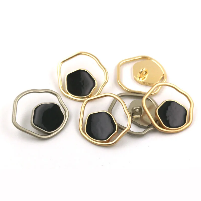 4pcs Fashion 25mm Decorative Buttons Hollow Irregular Metal Gold Silver Button for Shirt Overcoat DIY Garment Sewing Accessories
4pcs Fashion 25mm Decorative Buttons Hollow Irregular Metal Gold Silver Button for Shirt Overcoat DIY Garment Sewing Accessories