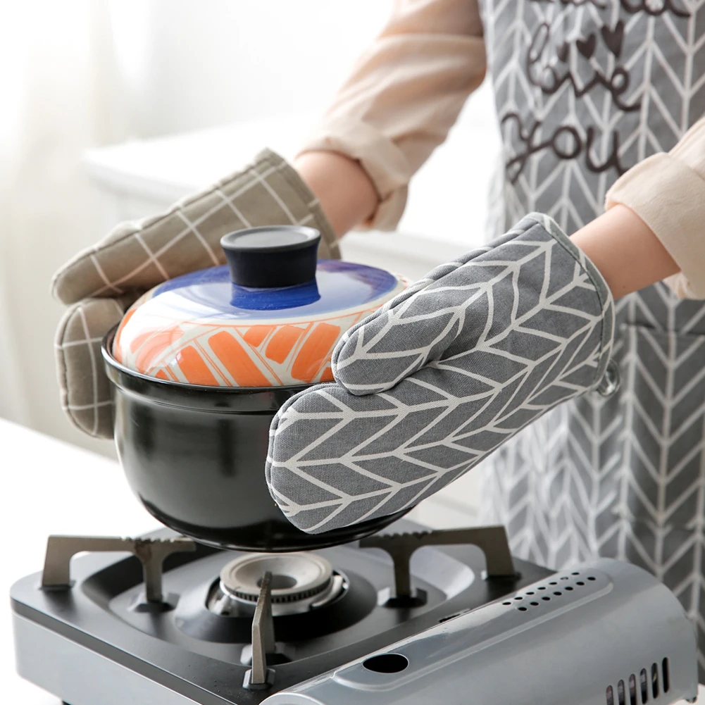 2 Oven Mitts Pot Holders Set Soft Cotton Lining Non-Slip Heat Resistant Kitchen Microwave Gloves For Baking Cooking BBQ Gloves
2 Oven Mitts Pot Holders Set Soft Cotton Lining Non-Slip Heat Resistant Kitchen Microwave Gloves For Baking Cooking BBQ Gloves