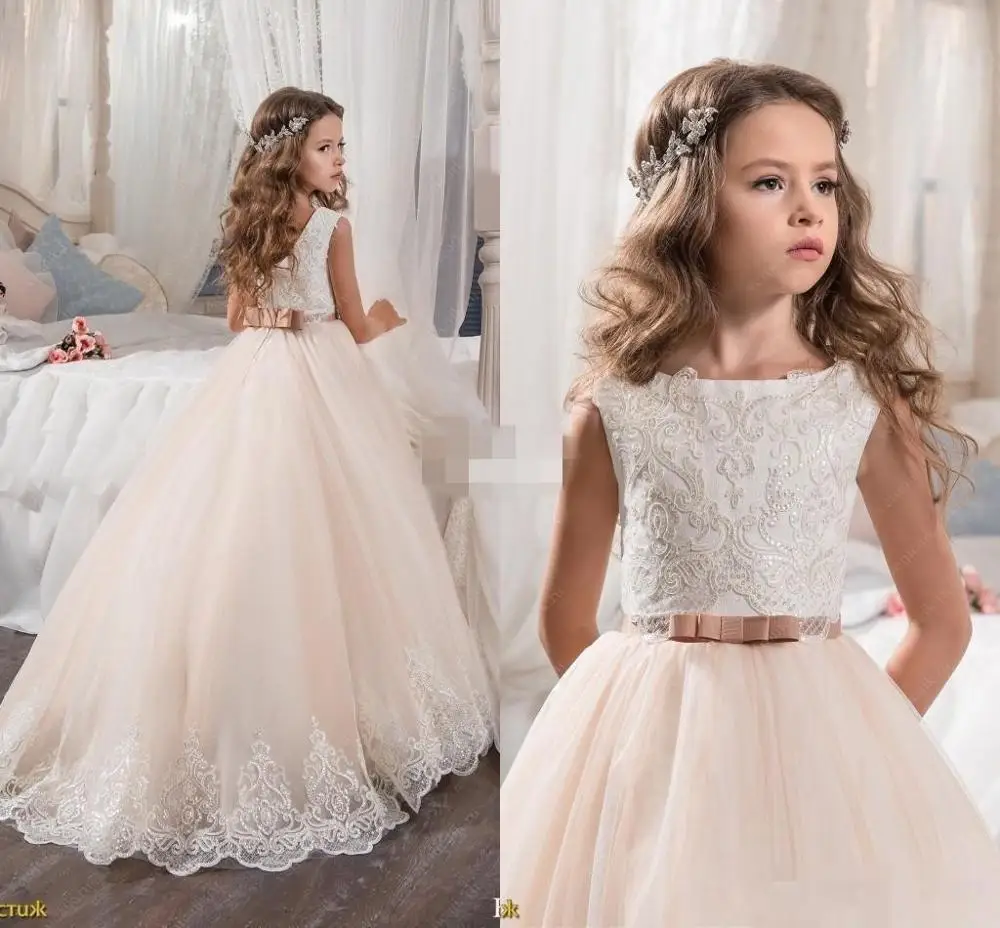 New Ball Gown Flower Girl Dresses Jewel Neck Lace Applique Tulle Bow Knot Sashes Kids Dress First Holy Communion Dresses 
New Ball Gown Flower Girl Dresses Jewel Neck Lace Applique Tulle Bow Knot Sashes Kids Dress First Holy Communion Dresses