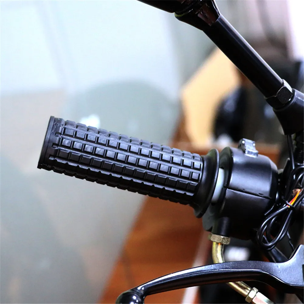 25mm 1" Universal Motorcycle Handlebar Grips Retro Soft Rubber Gel Motocross Hand Grips for Chopper Cafe Racer Aprilia Bobber
25mm 1" Universal Motorcycle Handlebar Grips Retro Soft Rubber Gel Motocross Hand Grips for Chopper Cafe Racer Aprilia Bobber