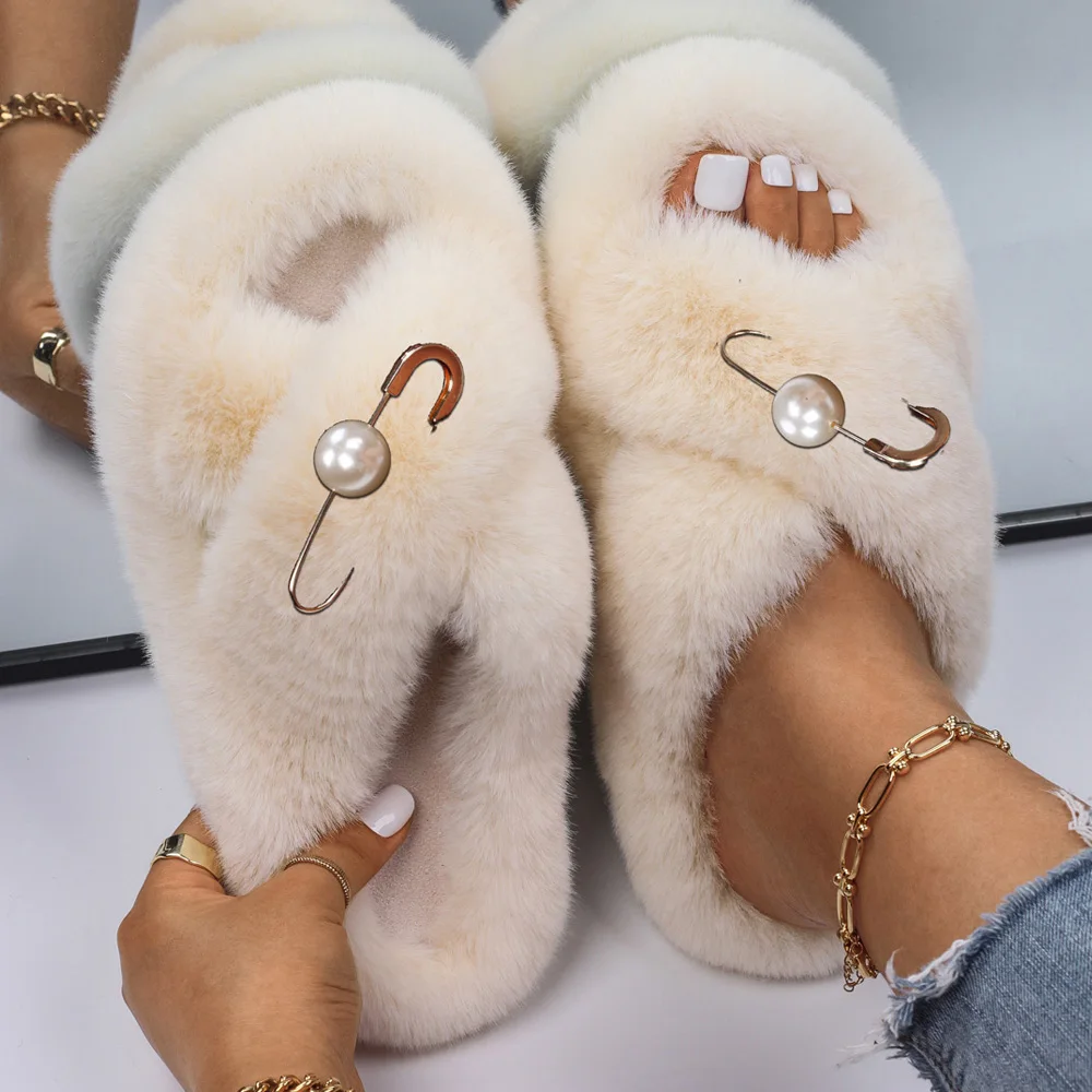 

Fur Sandals Women Luxury Pearl Pin Decor Faux Fur Slides Fluffy Flip Flops Female Designer Indoor Slippers Platform Casual Shoes