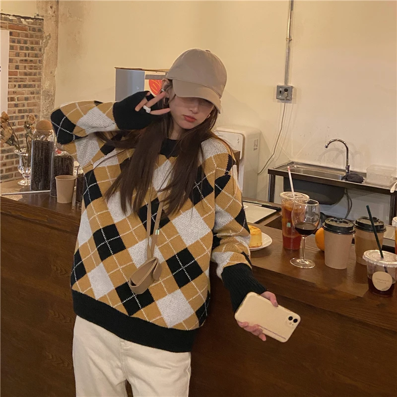 Long Sleeve WomenKorean Single Breasted Sweater For Autumn Loose Mid-length Shirt Jacket Retro Style Knitted Sweater V Neck
Long Sleeve WomenKorean Single Breasted Sweater For Autumn Loose Mid-length Shirt Jacket Retro Style Knitted Sweater V Neck