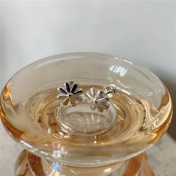 RUIYI 100% Real 925 Sterling Silver Korean Style Women Fashion Daisy Stud Earrings Girls Stylish Fine Jewelry Ear Studs Earrings
RUIYI 100% Real 925 Sterling Silver Korean Style Women Fashion Daisy Stud Earrings Girls Stylish Fine Jewelry Ear Studs Earrings
