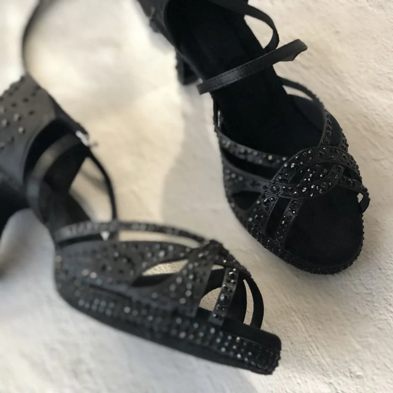 Platform Latin Dance Shoes Lady Shoes Women Dancing Party Classic Ballroom Salsa Kizomba Black Sandals Cuban Medium Heel 7.5cm
Platform Latin Dance Shoes Lady Shoes Women Dancing Party Classic Ballroom Salsa Kizomba Black Sandals Cuban Medium Heel 7.5cm