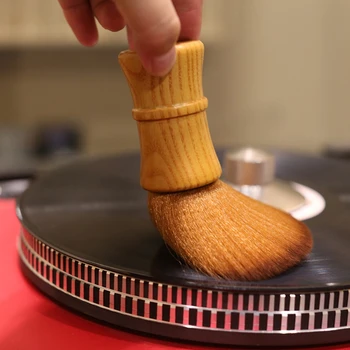 Wooden Handle Brush Dust Turntable Vinyl Record LP Cleaning Anti-Static Brush Cleaner for CD-Longplay Player Cleaner
Wooden Handle Brush Dust Turntable Vinyl Record LP Cleaning Anti-Static Brush Cleaner for CD-Longplay Player Cleaner