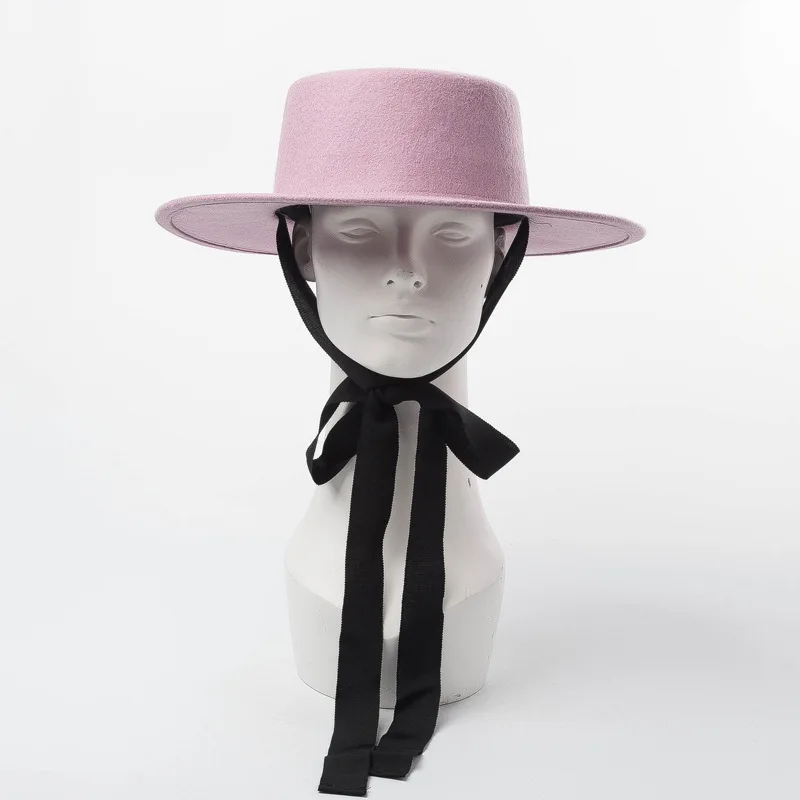 King Wheat Winter Simple Stage Show Wide Big Brim Wool Flat Formal Women Fedora Bandage Felt Cap Ladies Fashion Outdoor Top Hat
King Wheat Winter Simple Stage Show Wide Big Brim Wool Flat Formal Women Fedora Bandage Felt Cap Ladies Fashion Outdoor Top Hat