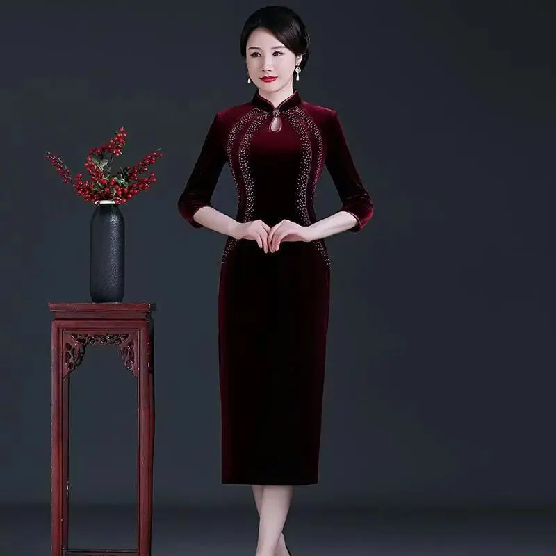 Autumn Winter Elegant Chinese Sequins Cheongsam 3/4 Sleeve Cheongsam Side Long Split Midi Cheongsam Women Banquet Evening Dress
Autumn Winter Elegant Chinese Sequins Cheongsam 3/4 Sleeve Cheongsam Side Long Split Midi Cheongsam Women Banquet Evening Dress