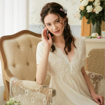 2020 viscose white color short sleeves princess vintage nightgowns sexy deep V-neck long style nightdress for women 
2020 viscose white color short sleeves princess vintage nightgowns sexy deep V-neck long style nightdress for women
