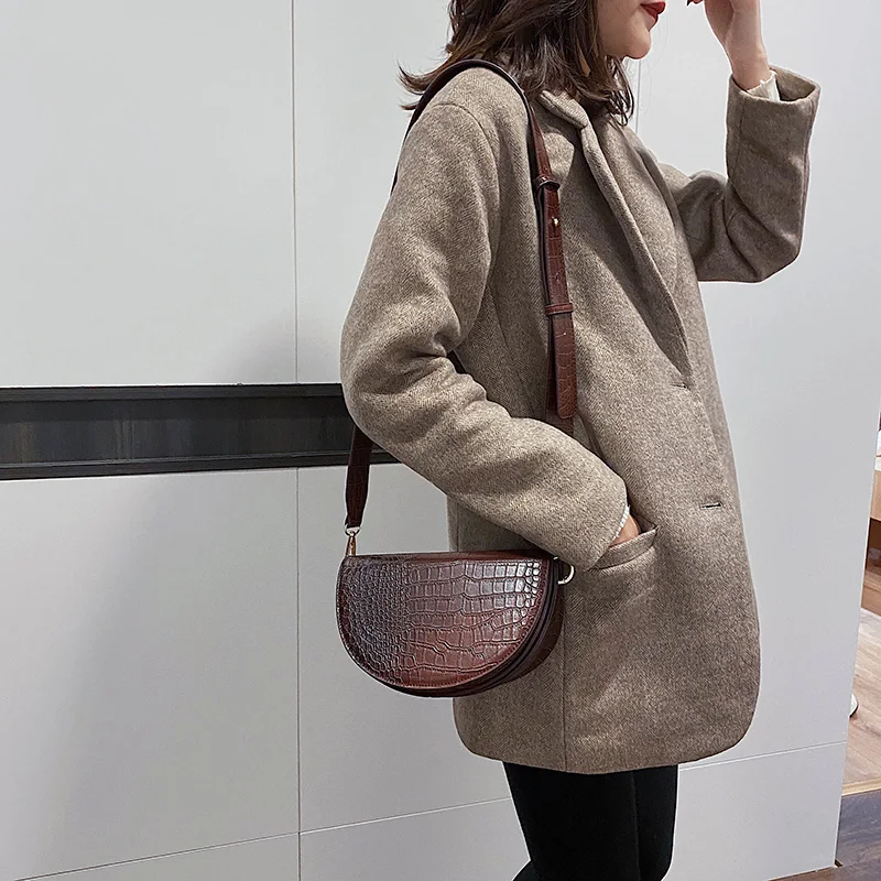 Saddle bag 2020 new tide women's bag high sense French niche bag messenger foreign style wild ins
Saddle bag 2020 new tide women's bag high sense French niche bag messenger foreign style wild ins