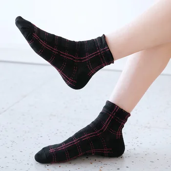 2020 New Women Cotton Socks Female Square Lattice Plaid Socks Girl Cute Harajuku Vintage Streetwear Casual Socks
2020 New Women Cotton Socks Female Square Lattice Plaid Socks Girl Cute Harajuku Vintage Streetwear Casual Socks