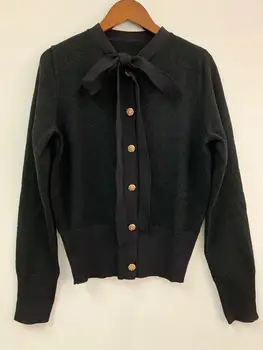 Women Cardigan coat Lace-up gold buttons Single-breasted long sleeve knit Cardigan coat top
Women Cardigan coat Lace-up gold buttons Single-breasted long sleeve knit Cardigan coat top