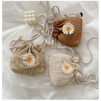 Fashion Women Daisy Embroidery Straw Bag Wild Style Crossbody with Drawstring Mini Messenger Bag Retro Mini 2020
Fashion Women Daisy Embroidery Straw Bag Wild Style Crossbody with Drawstring Mini Messenger Bag Retro Mini 2020