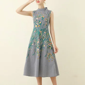 Runway Bohemian Retro Embroidery Flowers Bow Check Print Elegant Temperament Mid-Length Dress High Quality Spring And Summer New
Runway Bohemian Retro Embroidery Flowers Bow Check Print Elegant Temperament Mid-Length Dress High Quality Spring And Summer New