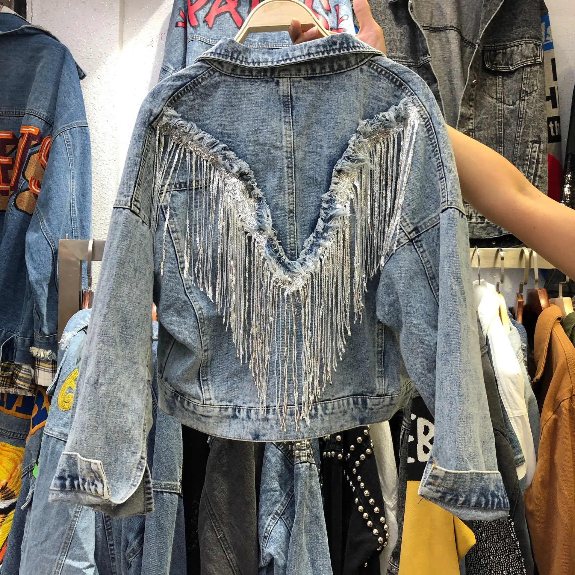 2019 New Autumn Heavy Work Fringed Sequins Retro-washed Denim Jacket Womens Short Jeans Jackets Coat Girls Students Jean Coats
2019 New Autumn Heavy Work Fringed Sequins Retro-washed Denim Jacket Womens Short Jeans Jackets Coat Girls Students Jean Coats