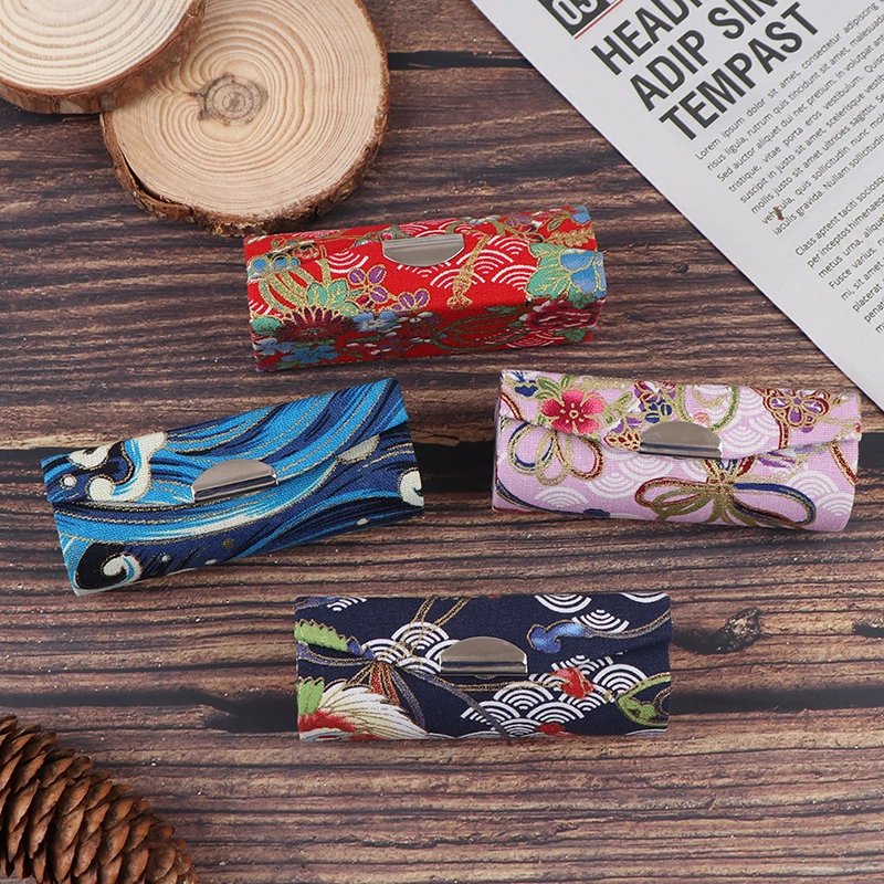 1PC 4 Colors Retro Embroidered Flower Designs Lipstick Case With Mini Mirror Lip Gloss Box Jewelry Holder Makeup Storage Tools
1PC 4 Colors Retro Embroidered Flower Designs Lipstick Case With Mini Mirror Lip Gloss Box Jewelry Holder Makeup Storage Tools