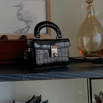 Crocodile Pattern Square Box Bag Mini Handbag Crossbody Women Lipstick Pocket 2020 New Black Coin Purse B070
Crocodile Pattern Square Box Bag Mini Handbag Crossbody Women Lipstick Pocket 2020 New Black Coin Purse B070