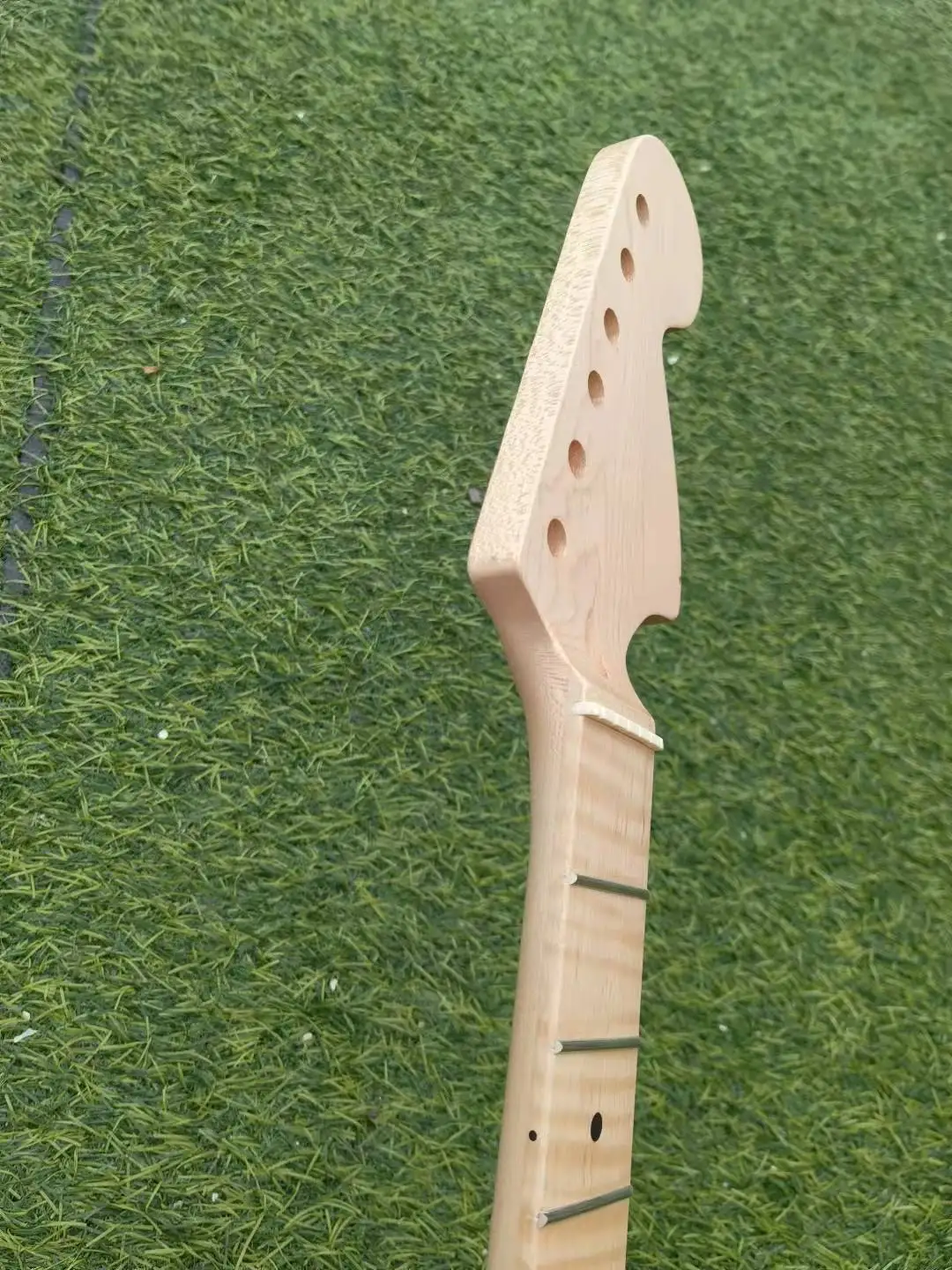 Clear Paint MAPLE Guitar Neck 22Fret 25.5inch MAPLE Fretboard Dot Inlay DIY Guitar s40#
Clear Paint MAPLE Guitar Neck 22Fret 25.5inch MAPLE Fretboard Dot Inlay DIY Guitar s40#