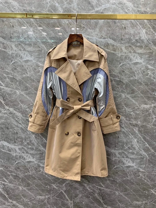 Early Autumn 2019 New Lady's Lapel irregular patchwork stripe tie-in waist double-row button windbreaker 806
Early Autumn 2019 New Lady's Lapel irregular patchwork stripe tie-in waist double-row button windbreaker 806