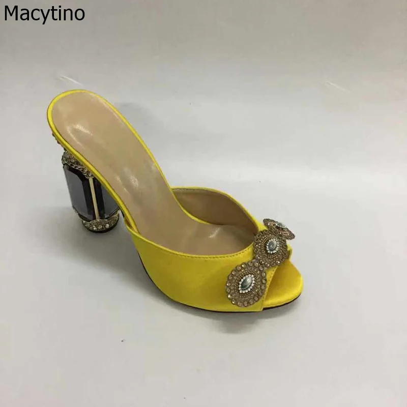 2022 Feather Heel Sandals Woman Peep Toe Yellow Slippers Women Sexy Gladiator 10CM Chunky Heel Sandals Outside Beach Slipper
2022 Feather Heel Sandals Woman Peep Toe Yellow Slippers Women Sexy Gladiator 10CM Chunky Heel Sandals Outside Beach Slipper