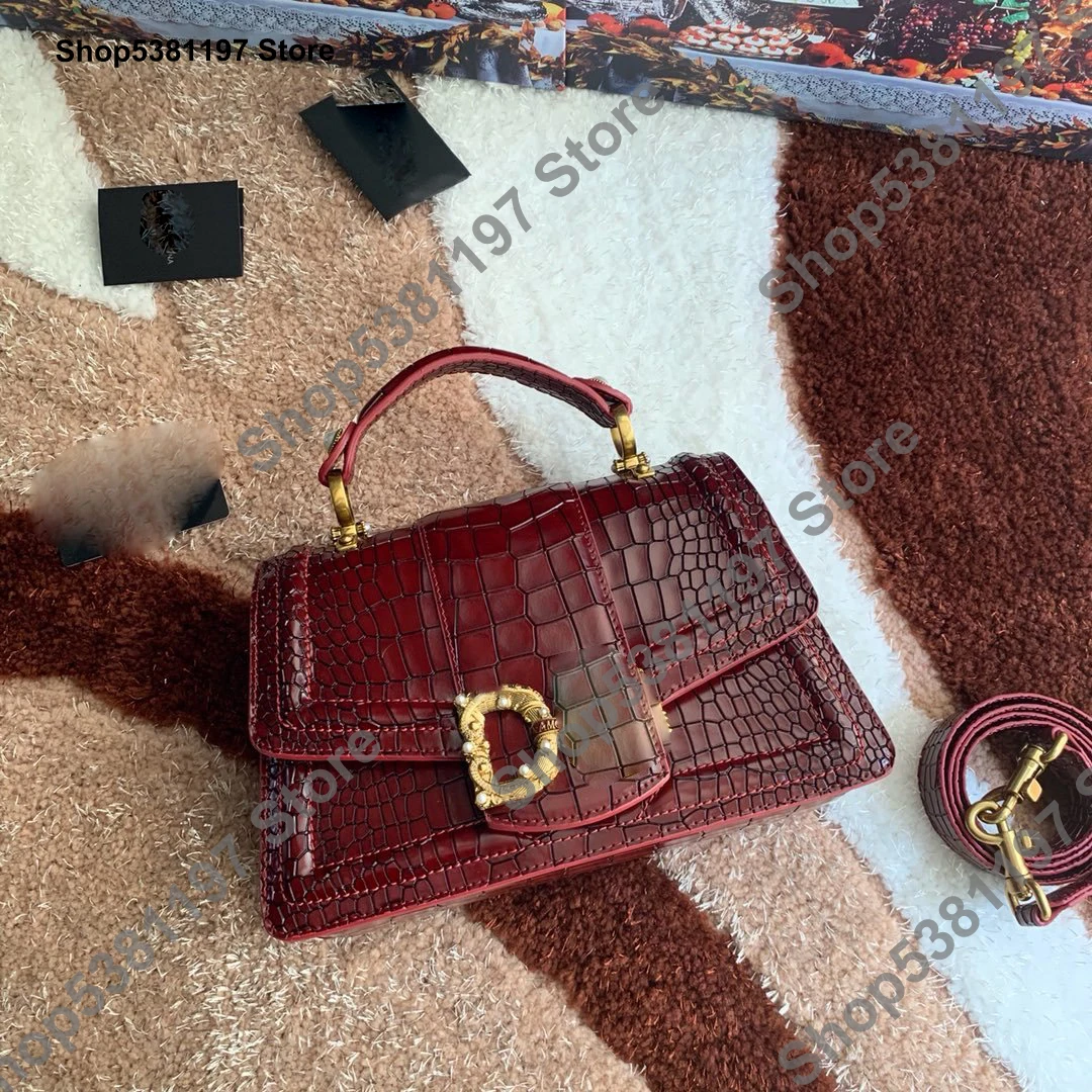 luxury bag Spring bag female 2019 new fashion portable Messenger bag ladies shoulder bag first layer cowhide multilayer leather
luxury bag Spring bag female 2019 new fashion portable Messenger bag ladies shoulder bag first layer cowhide multilayer leather
