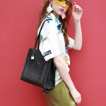 Simple Women Bag Handbag Soft New Fashion Casual Female Shoulder Bag Large Capacity Ladies' Portable Tote Bag Sewing thread 
Simple Women Bag Handbag Soft New Fashion Casual Female Shoulder Bag Large Capacity Ladies' Portable Tote Bag Sewing thread