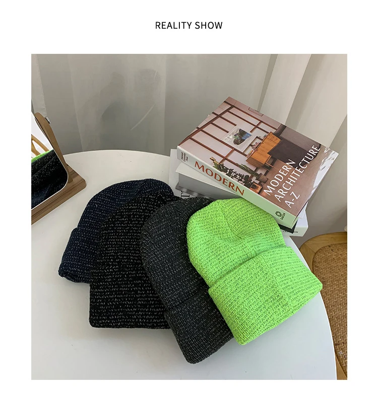 Reflective knit beanie in grey colourway