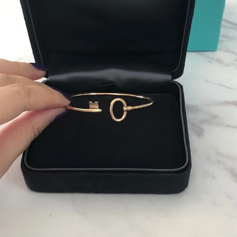 SHINETUNG 1:1 S925 Sterling Silver Original Rose Gold Double key Series Bracelet Women Fine Fashional Jewelry Free Shipping
SHINETUNG 1:1 S925 Sterling Silver Original Rose Gold Double key Series Bracelet Women Fine Fashional Jewelry Free Shipping