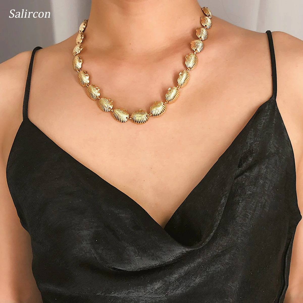 Salircon Fashion Full Blessing Scallops Circle Choker Necklace Simple Round Gold Alloy Cotton Wax Line Handmade Necklace Gifts
Salircon Fashion Full Blessing Scallops Circle Choker Necklace Simple Round Gold Alloy Cotton Wax Line Handmade Necklace Gifts
