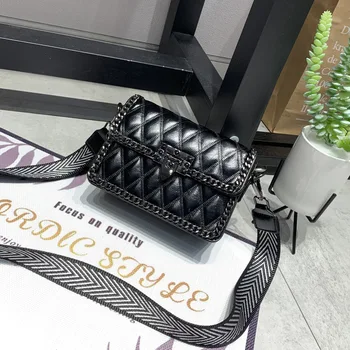 2020 female bag new shoulder bag embroidered small square bag fashion messenger handmade bag iron chain wild student bag
2020 female bag new shoulder bag embroidered small square bag fashion messenger handmade bag iron chain wild student bag