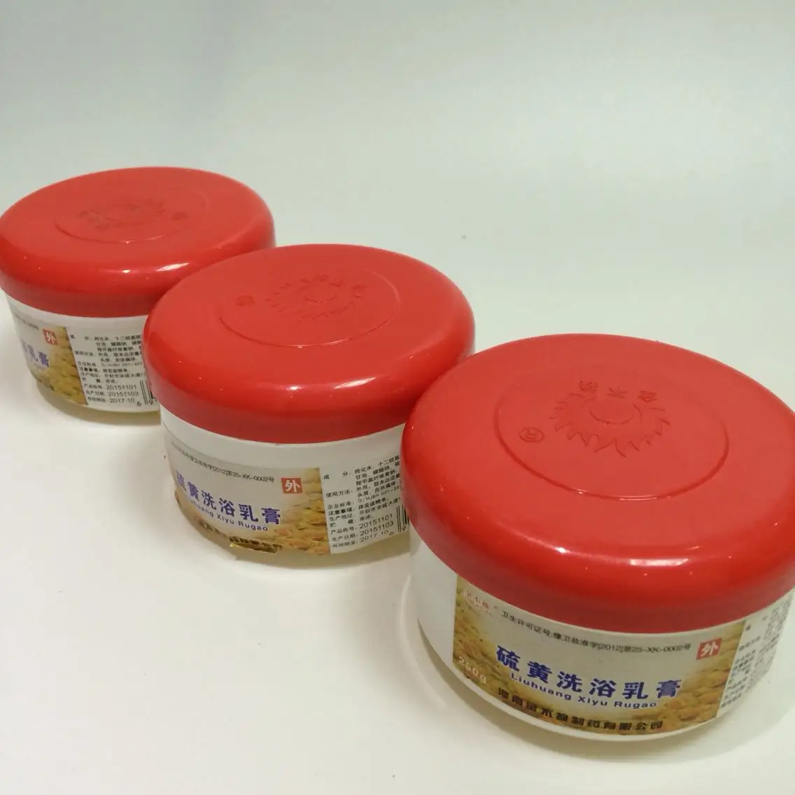 Sulphur shampoo compound sulfur ointment bath cream sulphur cream anti-itch smear shampoo 250g*4 bottle
Sulphur shampoo compound sulfur ointment bath cream sulphur cream anti-itch smear shampoo 250g*4 bottle