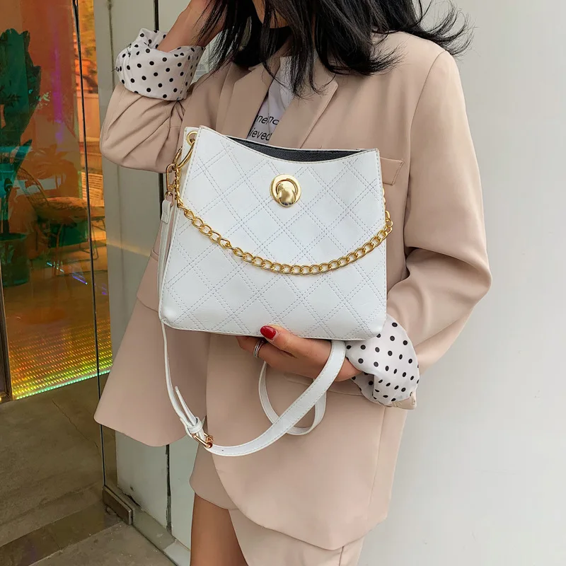Summer rhombog chain bucket bag 2019 new fashion handheld single shoulder large slant bag
Summer rhombog chain bucket bag 2019 new fashion handheld single shoulder large slant bag