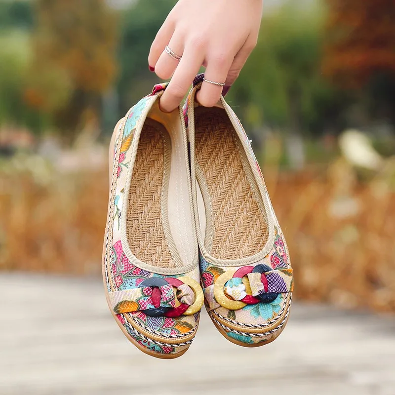 2020 women's shoes retro beaded weaving embroidery old Beijing cloth shoes ethnic style strap shallow shoes Z331
2020 women's shoes retro beaded weaving embroidery old Beijing cloth shoes ethnic style strap shallow shoes Z331