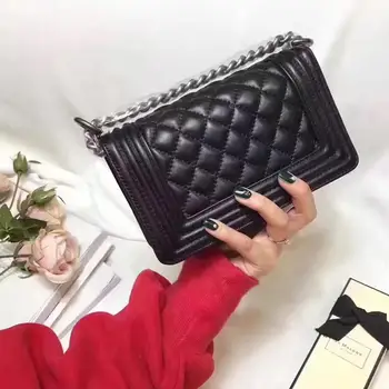 British Fashion Simple Small Square Bag Women's Designer Handbag 2020 High-quality Leather Chain Mobile Phone Shoulder bags
British Fashion Simple Small Square Bag Women's Designer Handbag 2020 High-quality Leather Chain Mobile Phone Shoulder bags