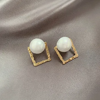 2020 New Arrival Vintage Geometric Women Dangle Earrings Simple Atmospheric Hollow Pearl Earrings Fashion Elegant Jewelry
2020 New Arrival Vintage Geometric Women Dangle Earrings Simple Atmospheric Hollow Pearl Earrings Fashion Elegant Jewelry