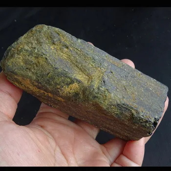 Live in a natural dark green tourmaline hand piece of black tourmaline raw ore energy stone
Live in a natural dark green tourmaline hand piece of black tourmaline raw ore energy stone