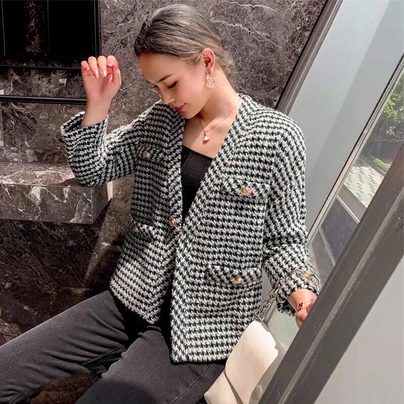 2020 autumn and winter new small fragrance v-neck houndstooth top loose slit pocket decorative jacket
2020 autumn and winter new small fragrance v-neck houndstooth top loose slit pocket decorative jacket