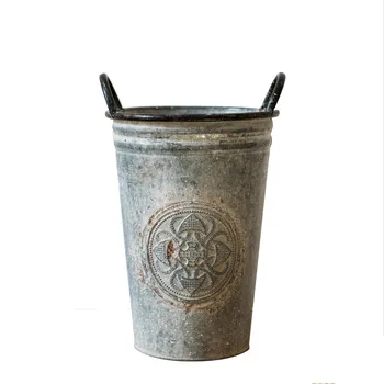 Snowflake iron bucket vintage rust spot Iron flower bucket vase flower flower arrangement flower shop decoration nostalgia
Snowflake iron bucket vintage rust spot Iron flower bucket vase flower flower arrangement flower shop decoration nostalgia