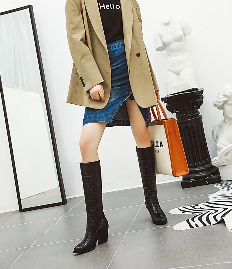 Winter Fashion Embossed Microfiber Leather Women Pointed Toe Western Cowboy Boots Women Mid-calf Chunky Wedges Boots Runway
Winter Fashion Embossed Microfiber Leather Women Pointed Toe Western Cowboy Boots Women Mid-calf Chunky Wedges Boots Runway
