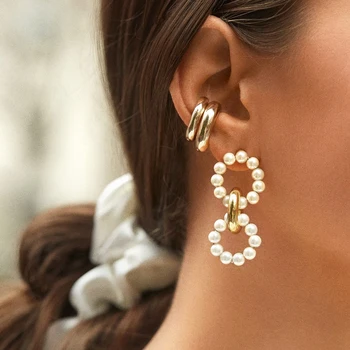 New Design Circle Imitation Pearl Drop Earrings for Women Charm Statement Long Double Circle Dangle Earrings Wedding Jewelry
New Design Circle Imitation Pearl Drop Earrings for Women Charm Statement Long Double Circle Dangle Earrings Wedding Jewelry