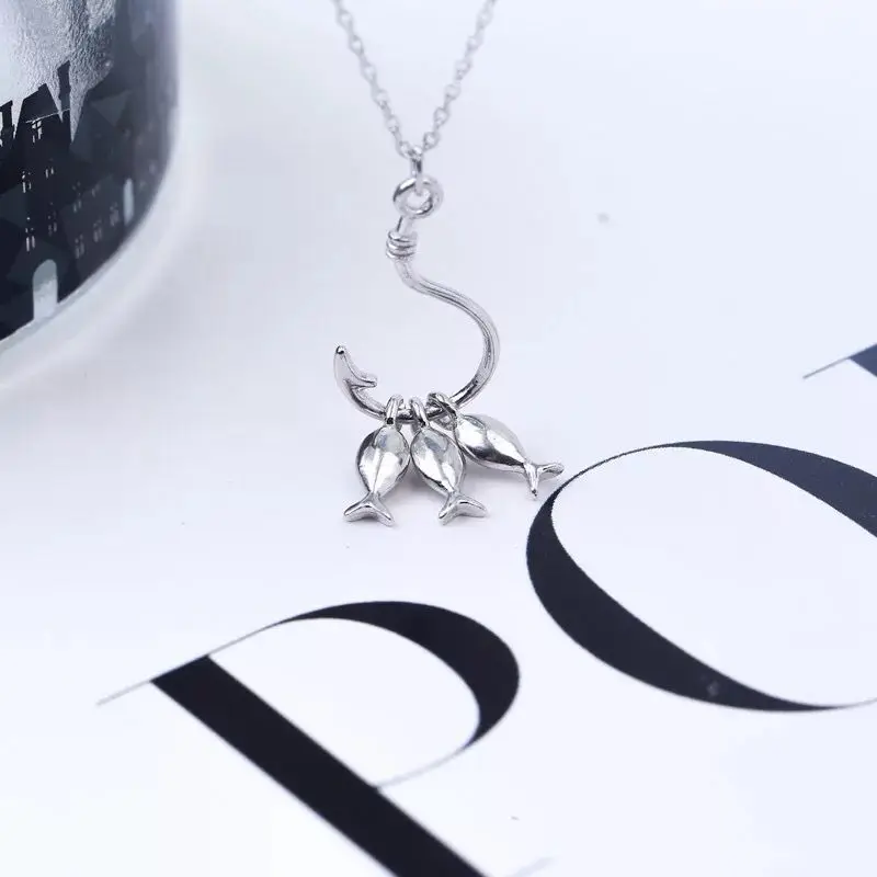 S925 sterling silver fish pendant necklace hook short clavicle chain LBA07
S925 sterling silver fish pendant necklace hook short clavicle chain LBA07