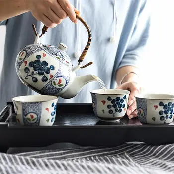 Portable Teapot Tea Cups Set Exquisite Kettle Ceramics Teapot Creative Water Jar Set Teaware with 5pcs Cups 
Portable Teapot Tea Cups Set Exquisite Kettle Ceramics Teapot Creative Water Jar Set Teaware with 5pcs Cups