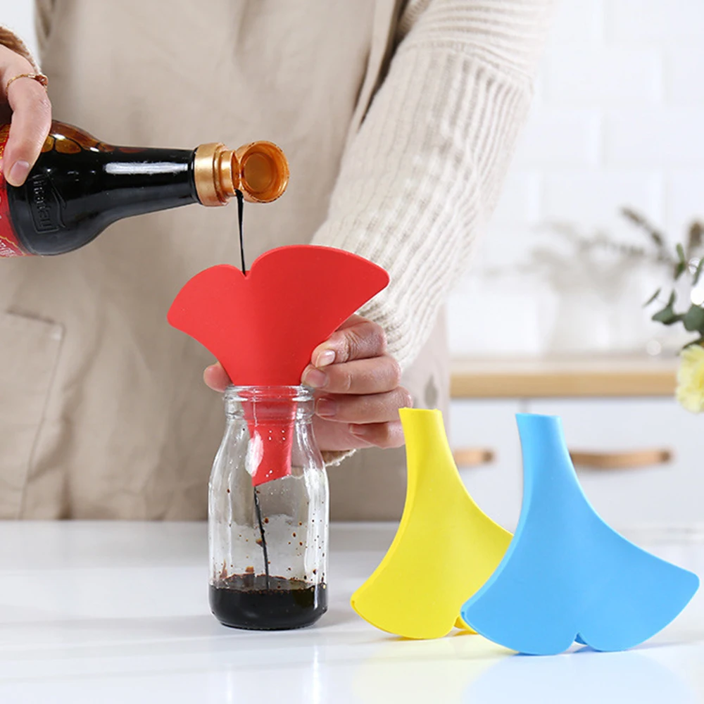 

Kitchen Mini Silicone Foldable Funnel Collapsible Style Funnel Hopper Kitchen Cooking Tools Accessories Kitchen Gadget Random
