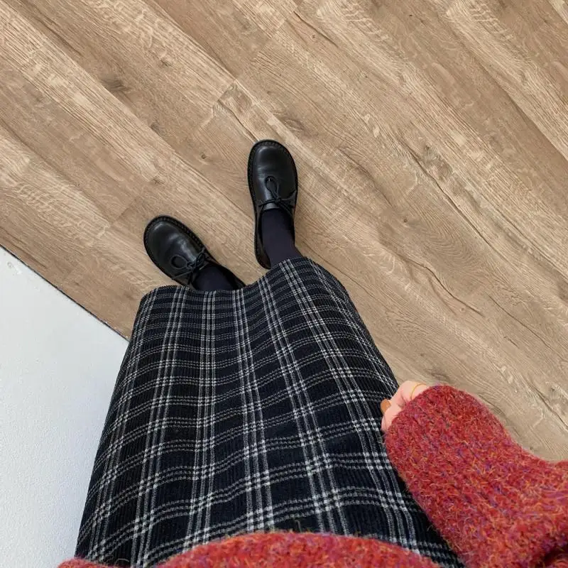 Autumn And Winter Retro Plaid Skirt High-waisted Slimming Loose-Fit Versatile Corduroy Straight Skirt Mid-length Skirt Batch 
Autumn And Winter Retro Plaid Skirt High-waisted Slimming Loose-Fit Versatile Corduroy Straight Skirt Mid-length Skirt Batch