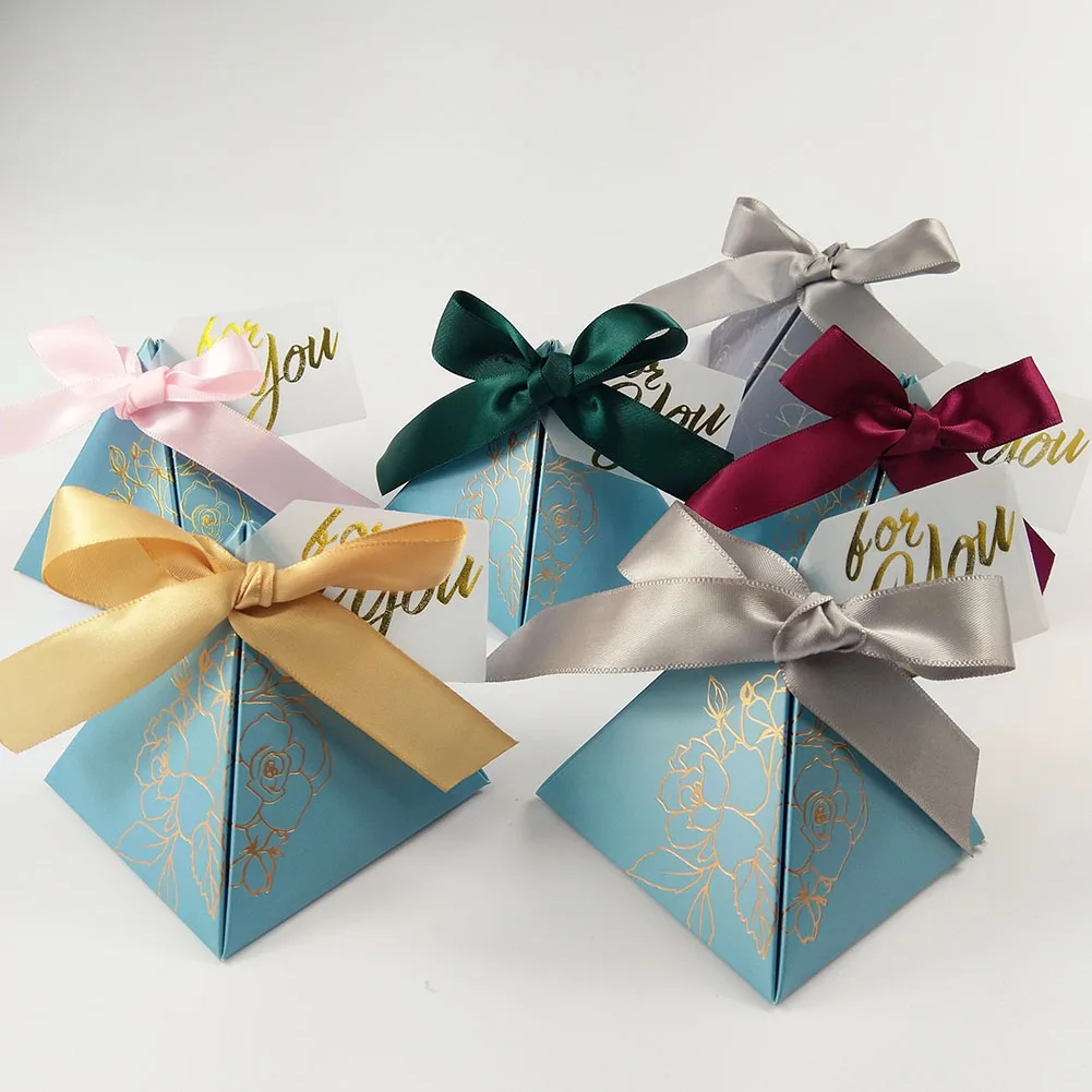 Triangular Pyramid Paper Candy Boxes Wedding Favors and Gift Box with THANKS Card & Ribbon Party Supplies Wedding Decoration
Triangular Pyramid Paper Candy Boxes Wedding Favors and Gift Box with THANKS Card & Ribbon Party Supplies Wedding Decoration