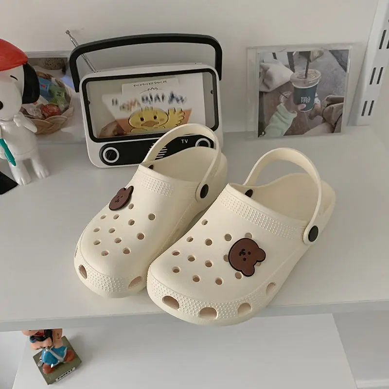 2020 Women Hole Shoes Platform Mules Fashion Crocses Woman Slipper House Comfort Ventilation Cool Simplic Lovely Bear Cartoon
2020 Women Hole Shoes Platform Mules Fashion Crocses Woman Slipper House Comfort Ventilation Cool Simplic Lovely Bear Cartoon