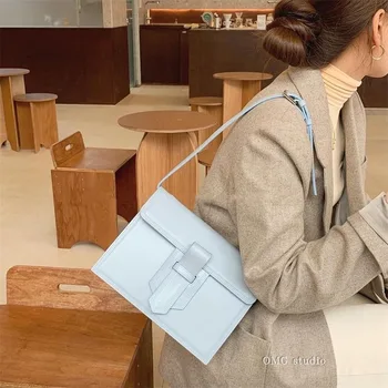 2020 summer new high-end niche portable fashion simple large-capacity ins wild underarm messenger bag
2020 summer new high-end niche portable fashion simple large-capacity ins wild underarm messenger bag