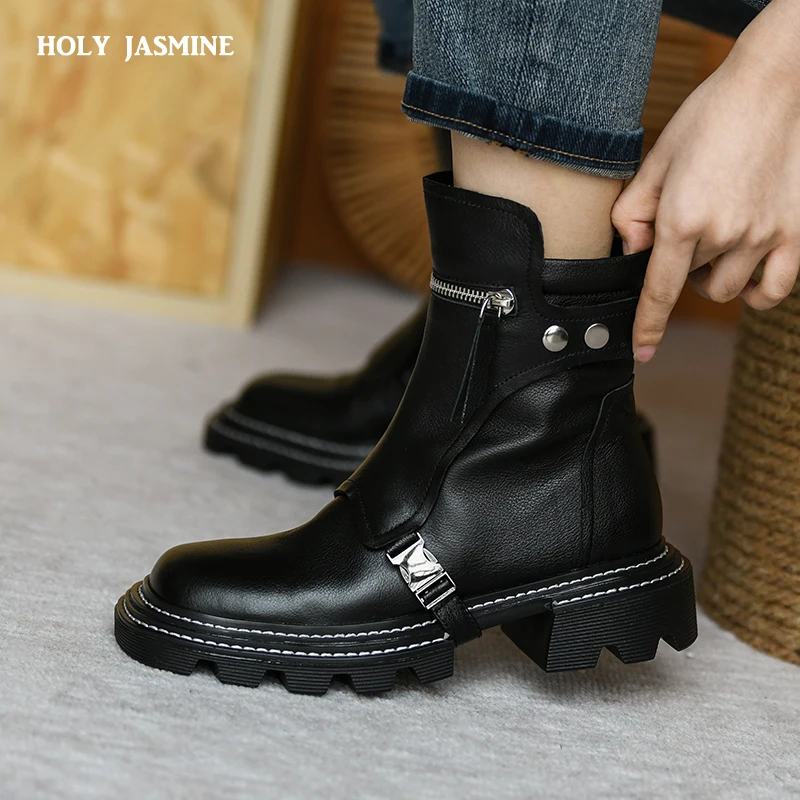 Platform Boots Retro Classic Mature Women Ankle Boots Working Casual Retro Metal Decoration Genuine Leather Shoes Woman Winter
Platform Boots Retro Classic Mature Women Ankle Boots Working Casual Retro Metal Decoration Genuine Leather Shoes Woman Winter